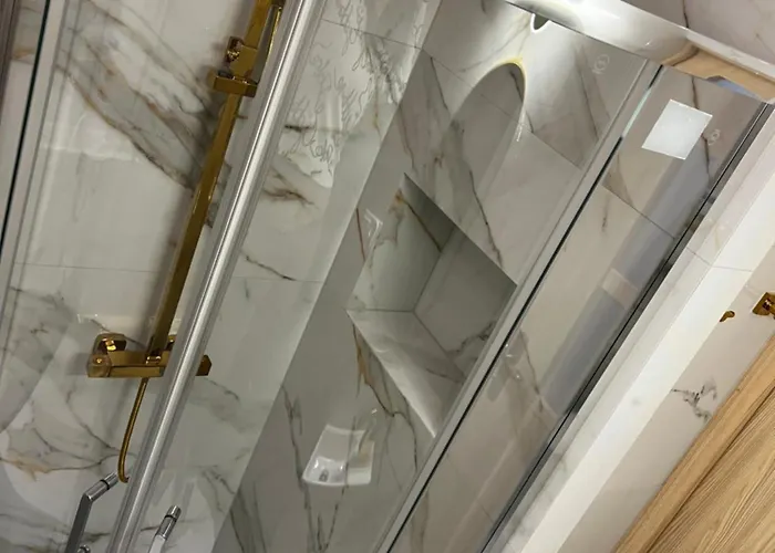 Apartment&airport- Free Wifi - Netflix - Close By Chopin Airport 아파트 바르샤바