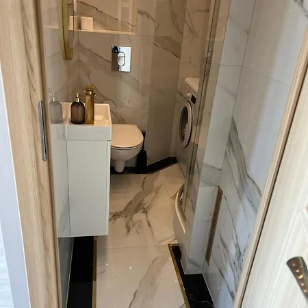 Apartment&airport- Free Wifi - Netflix - Close By Chopin Airport